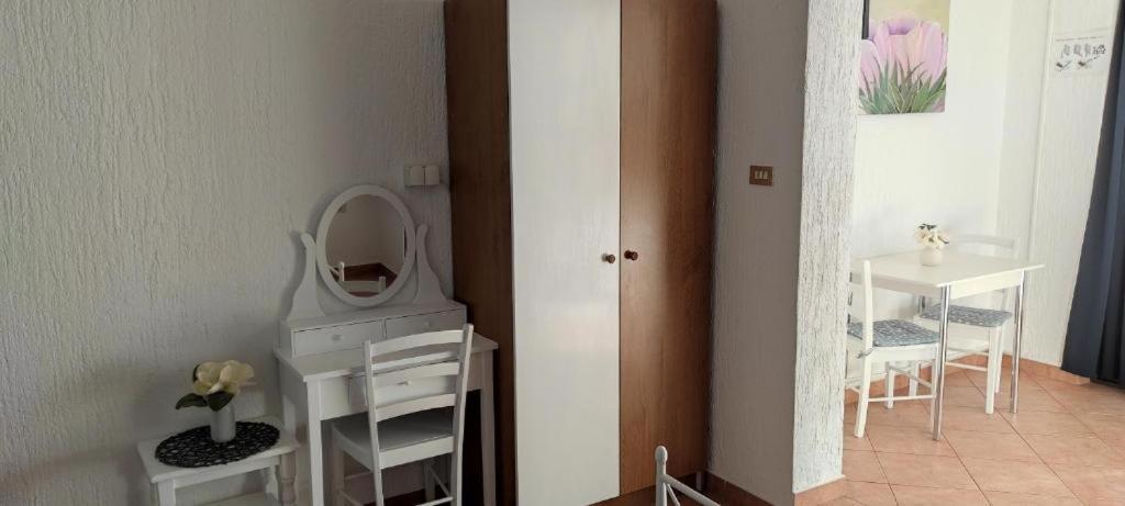 Mali Delfin Apartment Sveti Juraj Exterior foto