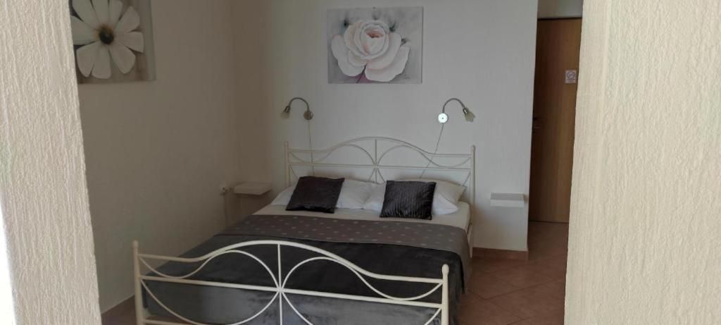 Mali Delfin Apartment Sveti Juraj Exterior foto