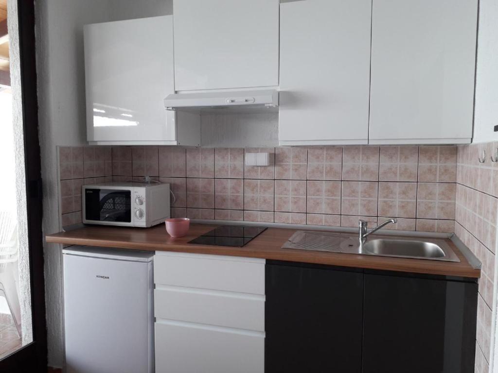 Mali Delfin Apartment Sveti Juraj Exterior foto