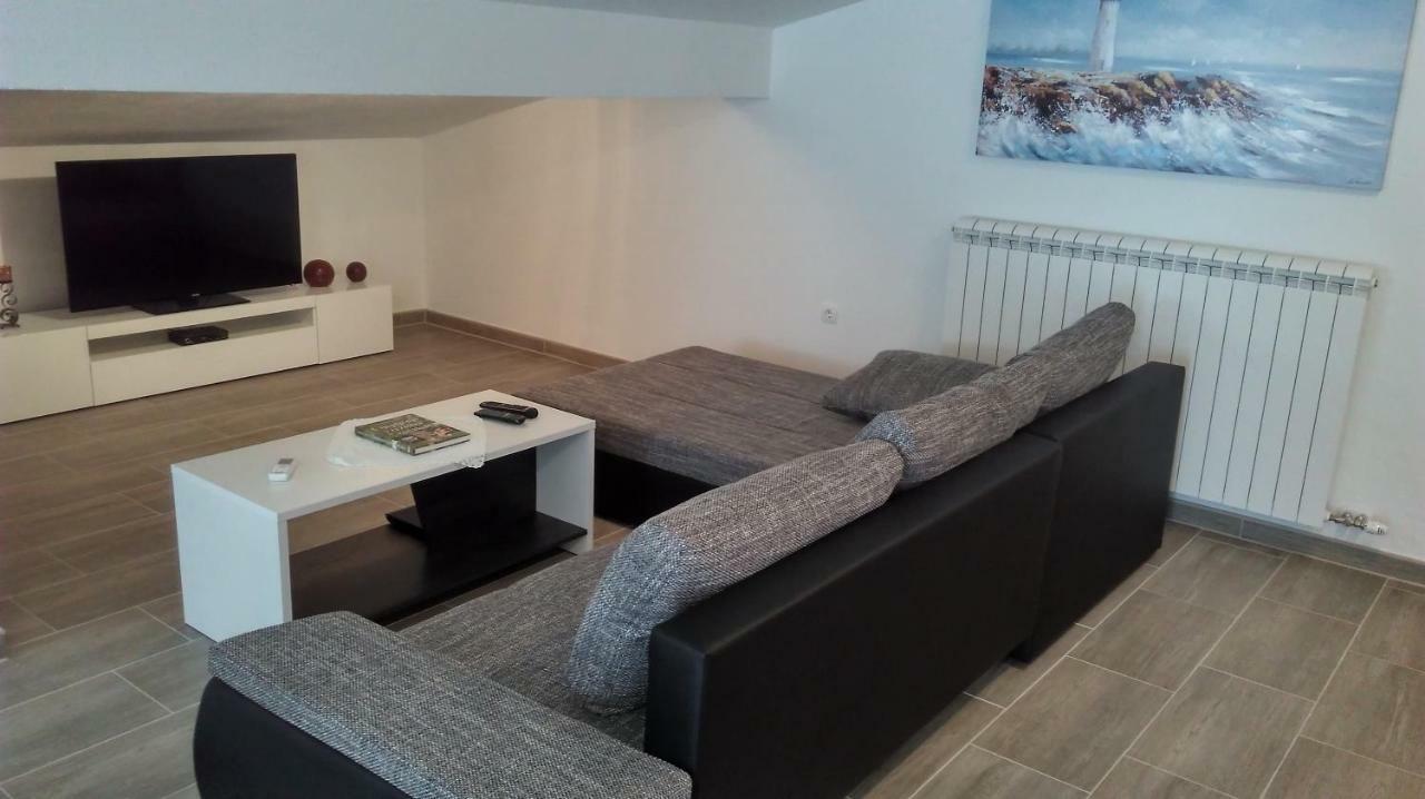 Mali Delfin Apartment Sveti Juraj Exterior foto