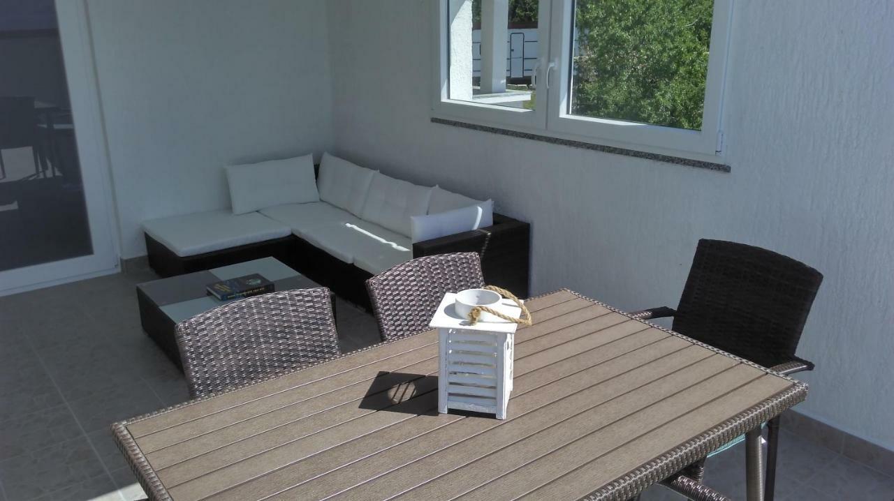 Mali Delfin Apartment Sveti Juraj Exterior foto