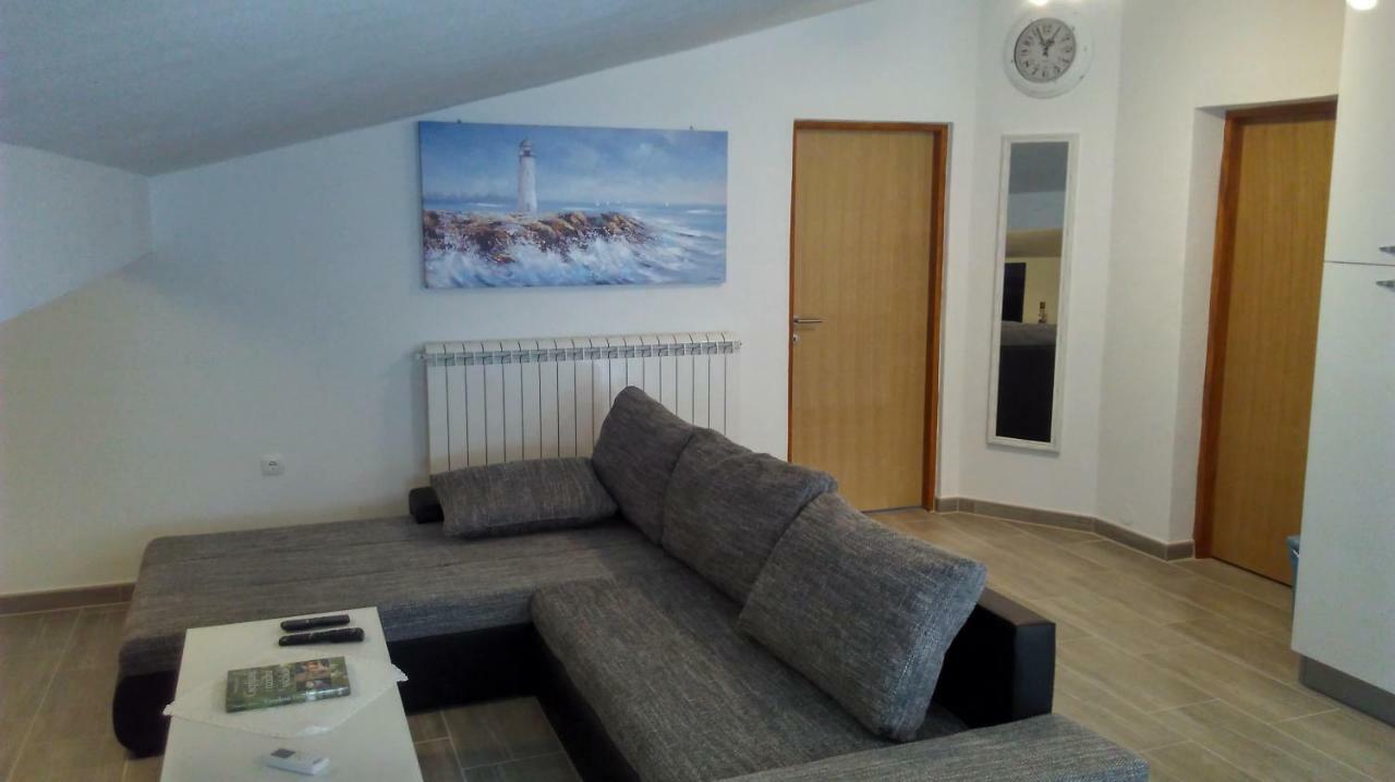 Mali Delfin Apartment Sveti Juraj Exterior foto