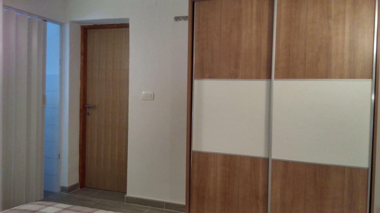 Mali Delfin Apartment Sveti Juraj Exterior foto