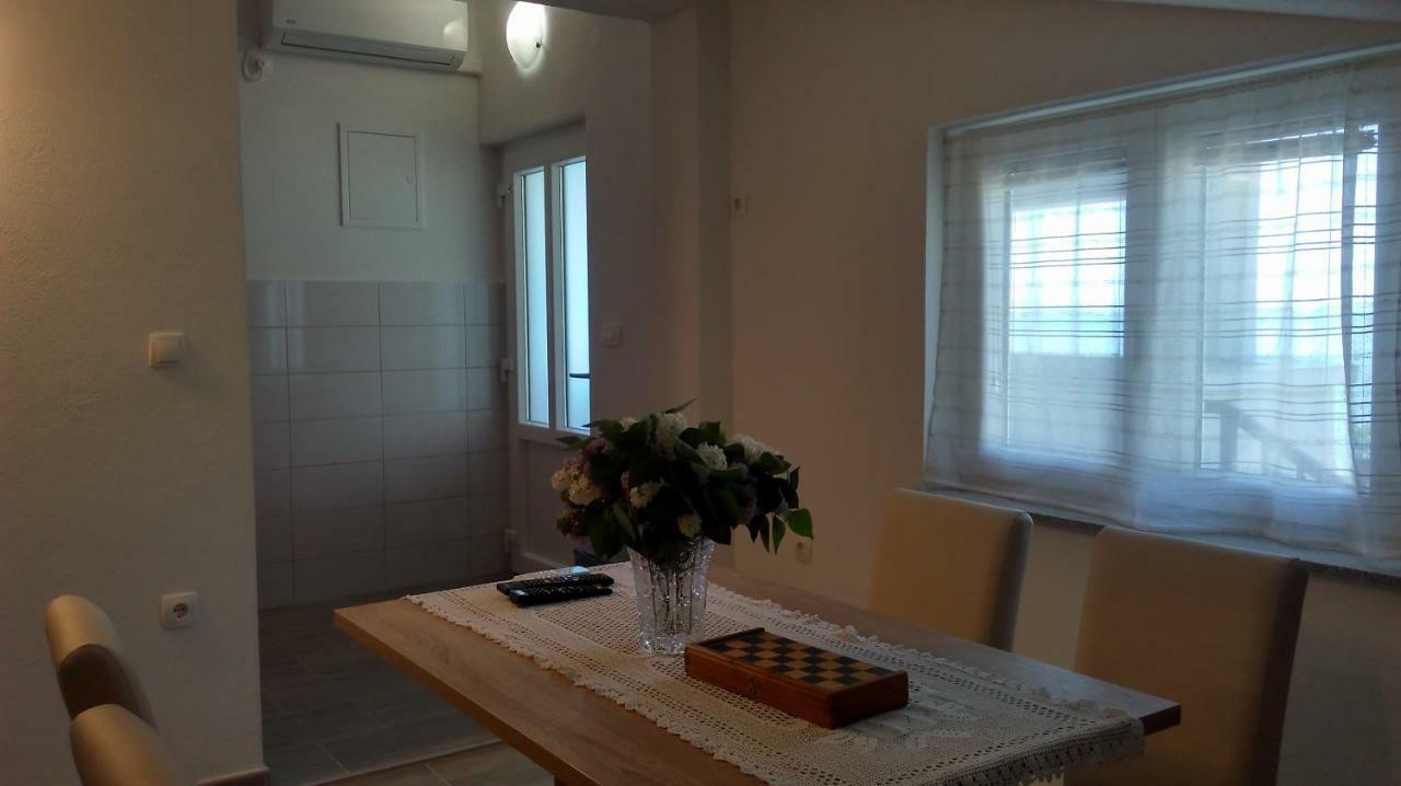 Mali Delfin Apartment Sveti Juraj Exterior foto