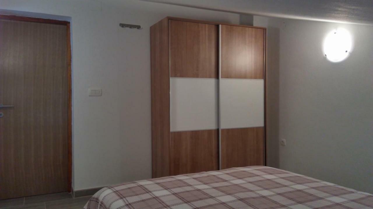 Mali Delfin Apartment Sveti Juraj Exterior foto