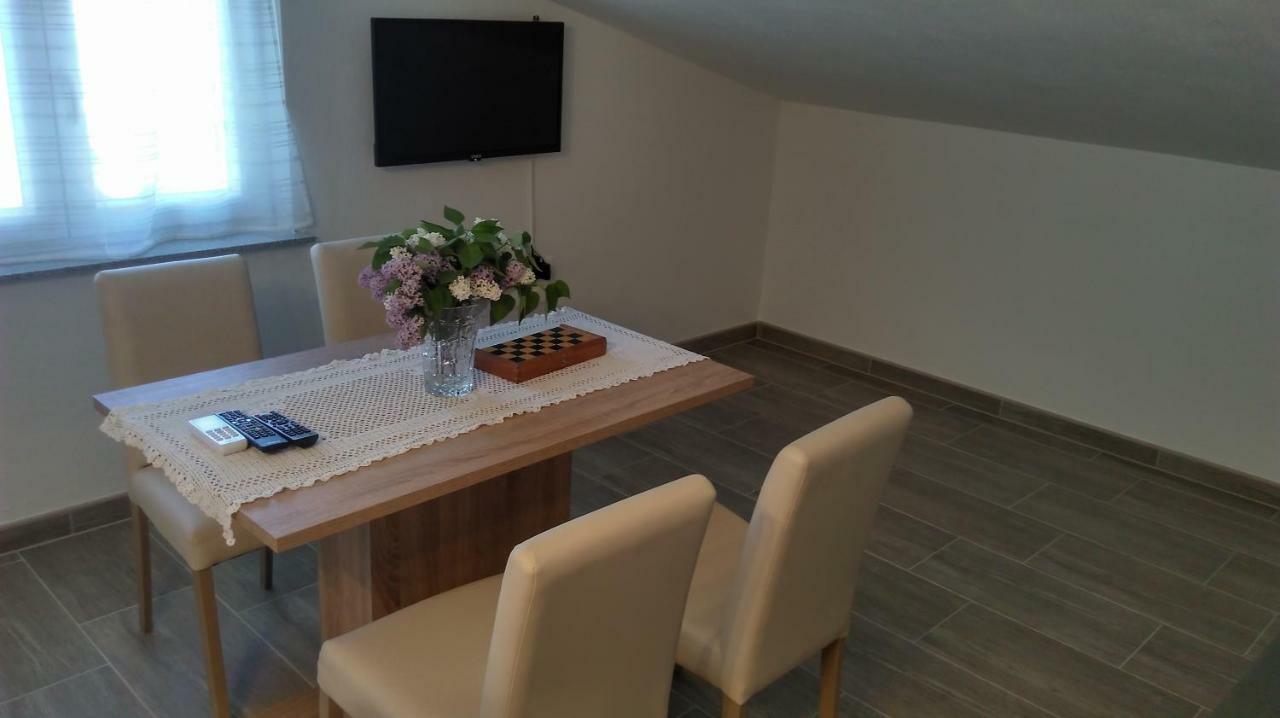 Mali Delfin Apartment Sveti Juraj Exterior foto